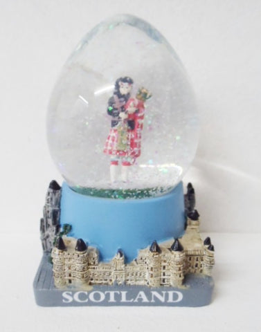 Historical Scotland Souvenir Snow Globe - Piper